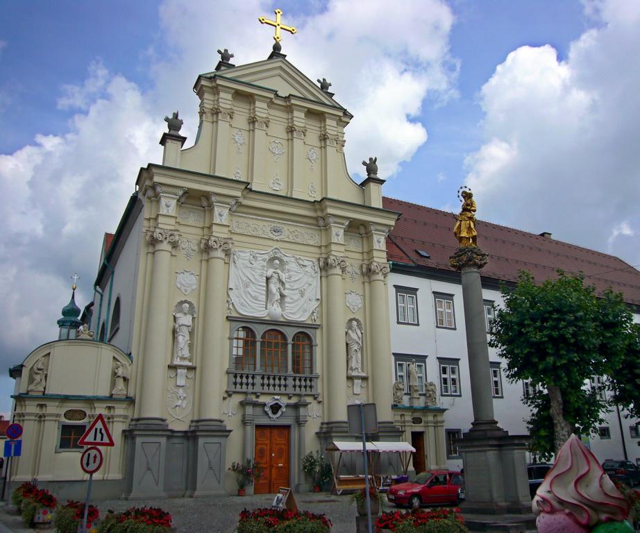 Mariensäule Ptuj vor Minoritenkloster (rest. 2010)