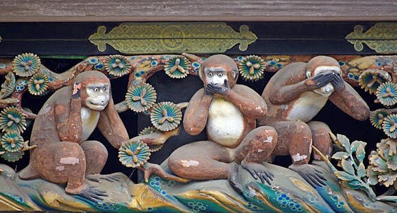 Drei Affen am Tōshō-gū Schrein, Nikkō, Japan (Bild: Wikimedia Commons, Jakub Hałun)