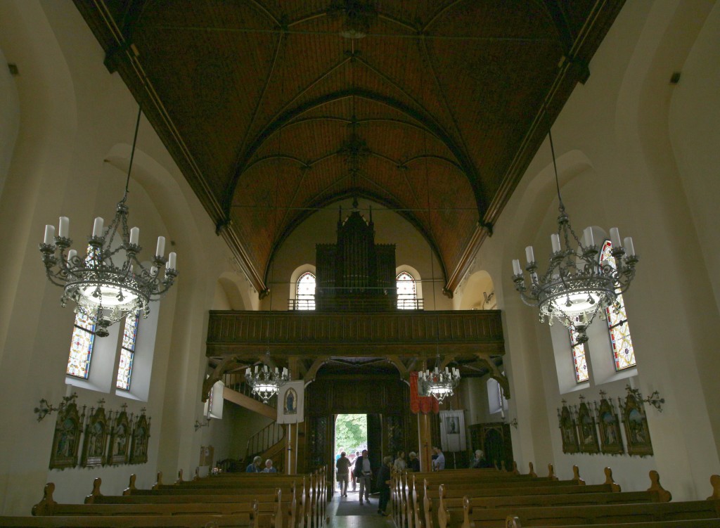 Herz-Jesu, Selzthal, Blick auf die Orgelempore (eigenes Bild)