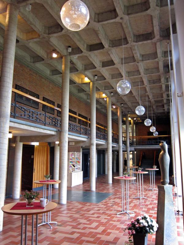 Kardinal-Hengsbach-Haus, Foyer (eigenes Bild)