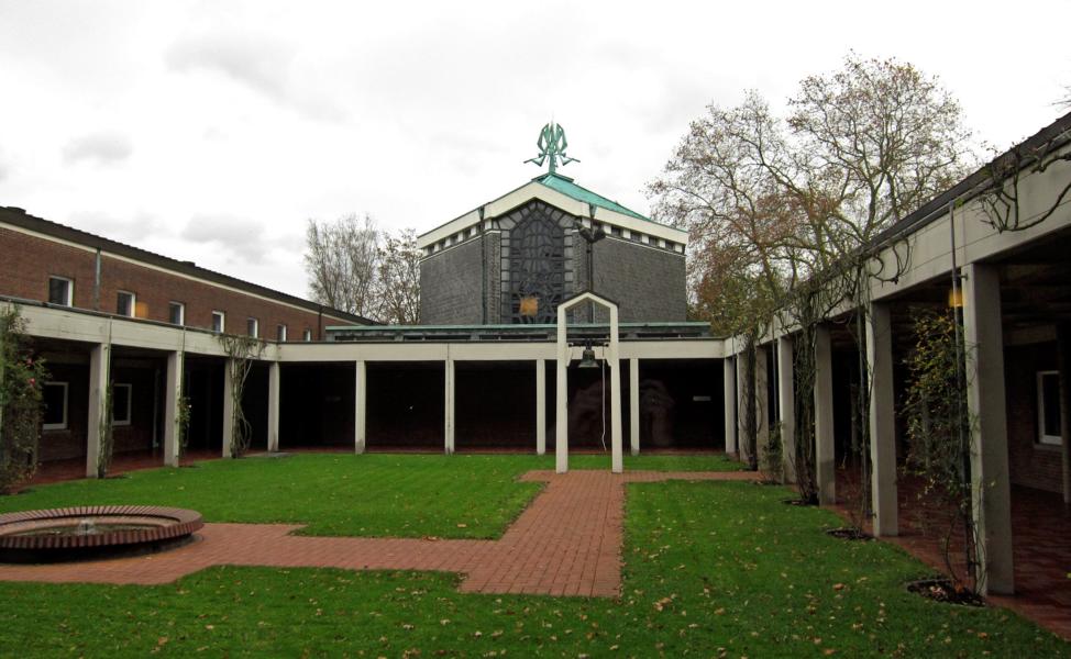 Kardinal-Hengsbach-Haus, Kreuzgang (eigenes Bild)