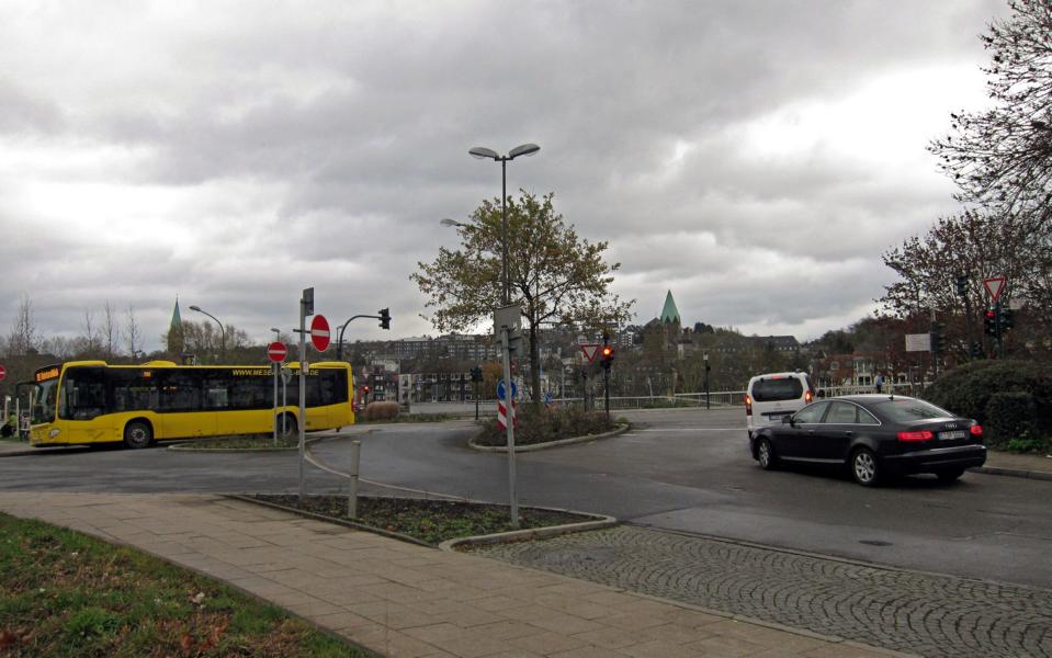 Essen-Werden von der S-Bahn-Station aus, im Hintergrund die Abteikirche St. Ludgerus (eigenes Bild)